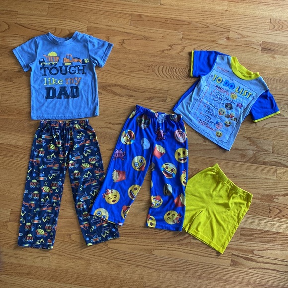 Bundle of 12 Items! Boys size 4 - Picture 10 of 10